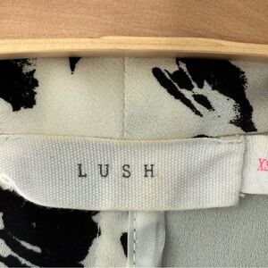 Lush black and white flower print blazer